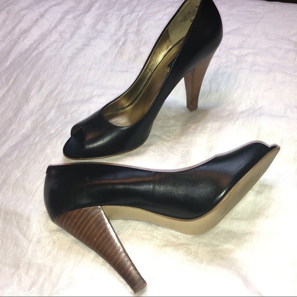 Nine West 9M Black Leather High Heel Peek Toe Pump - Picture 2 of 8